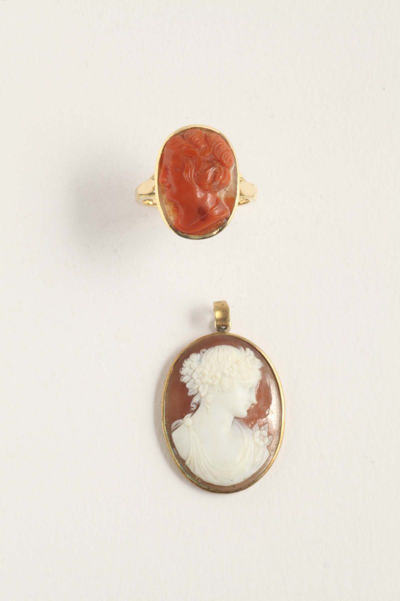 A gold and cameos pendant and ring  - Auction Silver, Ancient and Contemporary Jewels - Cambi Casa d'Aste