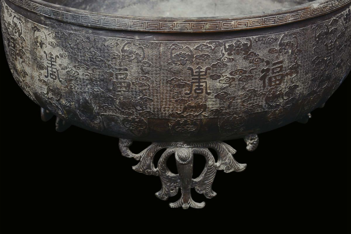Grande Bacile in Bronzo con Ideogrammi, Cina, Dinastia Ming, XVII Secolo