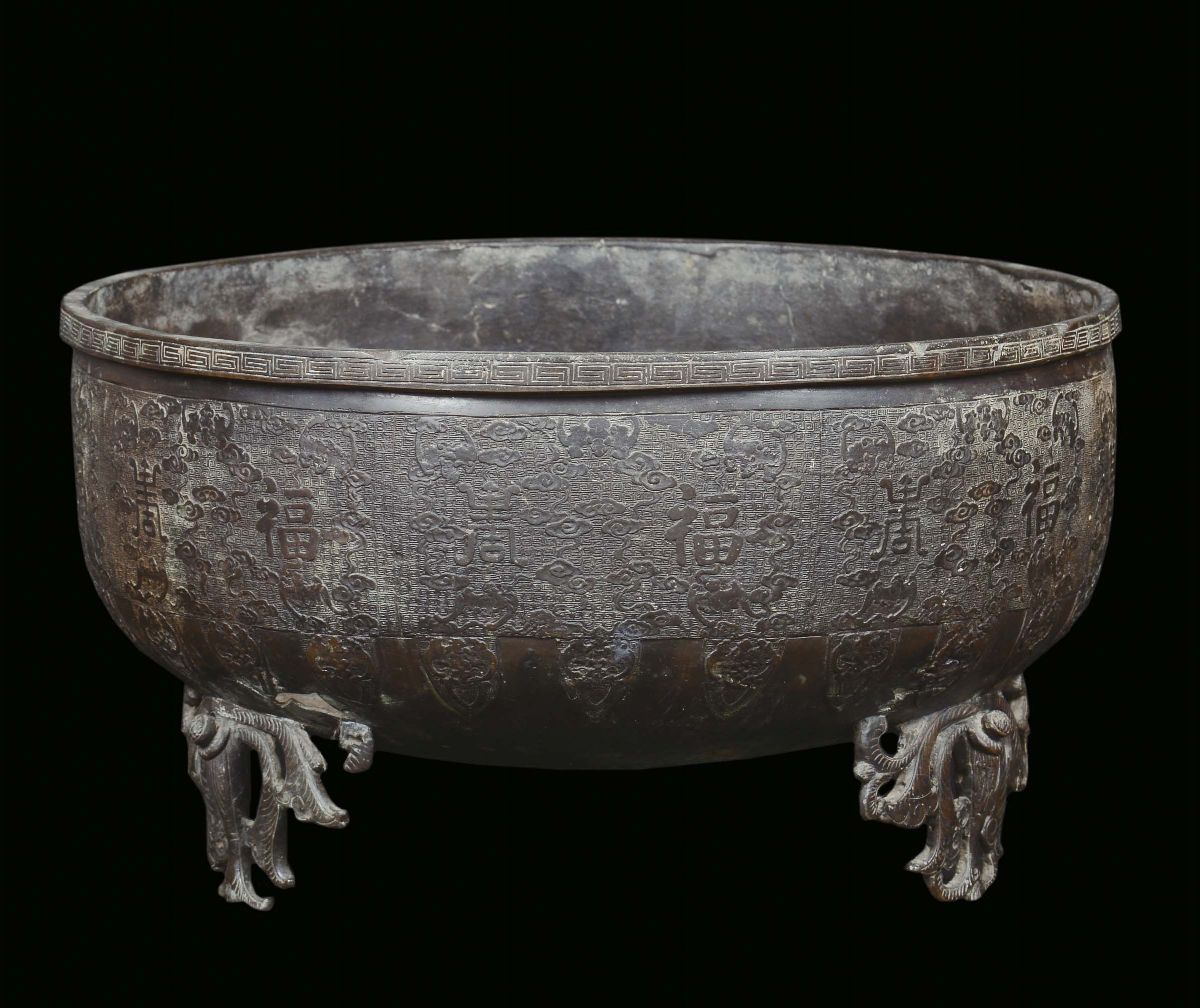 Grande Bacile in Bronzo con Ideogrammi, Cina, Dinastia Ming, XVII Secolo