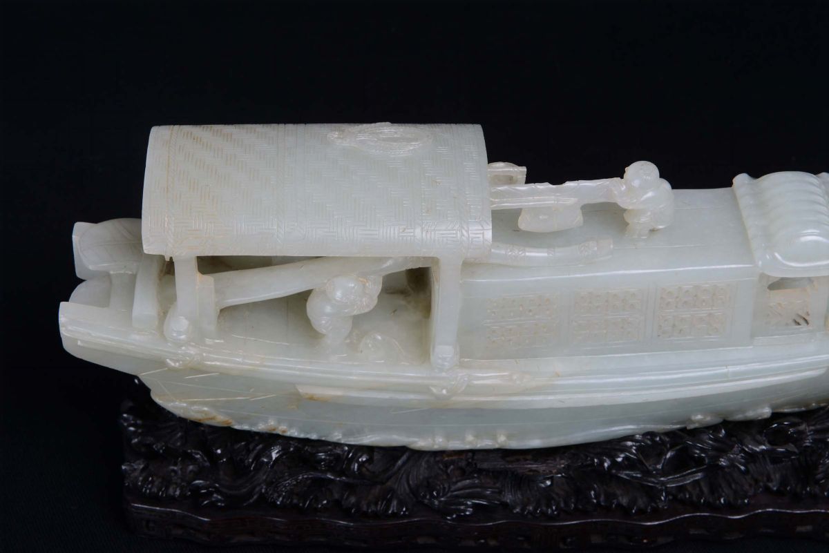Nave in Giada Bianca Celadon con Personaggi, Cina, Dinastia Qing, Periodo Qianlong ( 1736-1795)