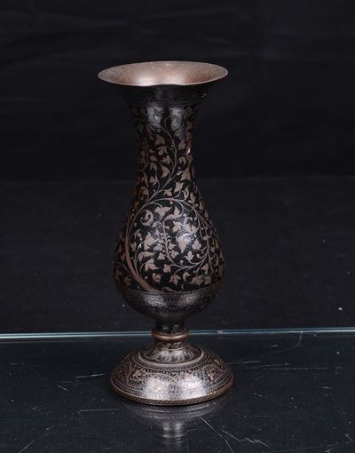 Vaso in Rame Niellato a Motivo Floreale, Inizio XX Secolo