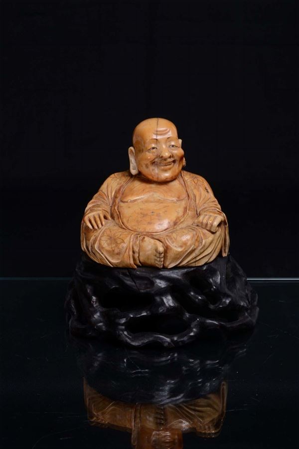 A sculpted ivory sitting Buddha, China, 19th century
