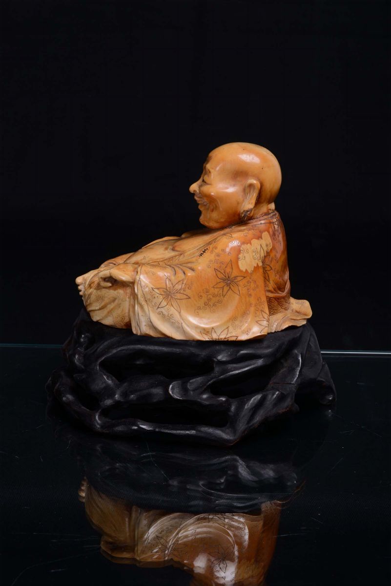Buddha Seduto in Avorio Scolpito, Cina XIX Secolo