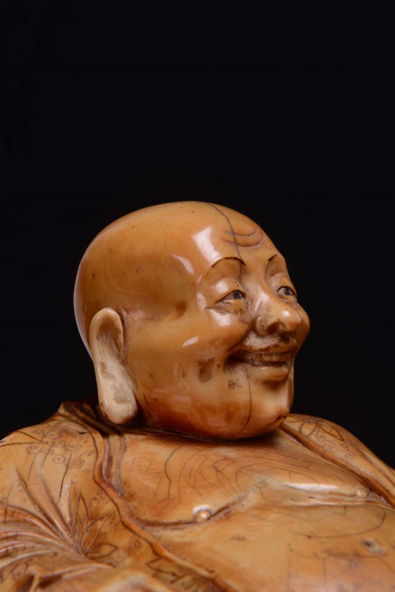 Buddha Seduto in Avorio Scolpito, Cina XIX Secolo