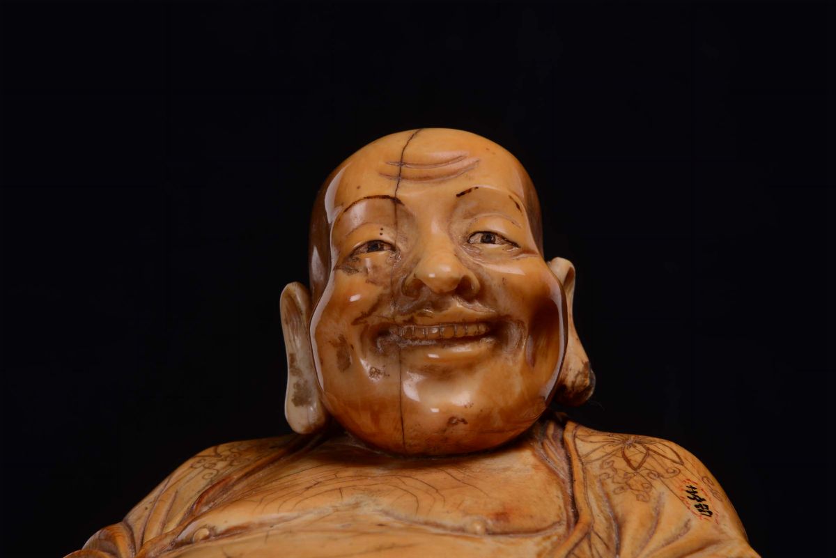 Buddha Seduto in Avorio Scolpito, Cina XIX Secolo