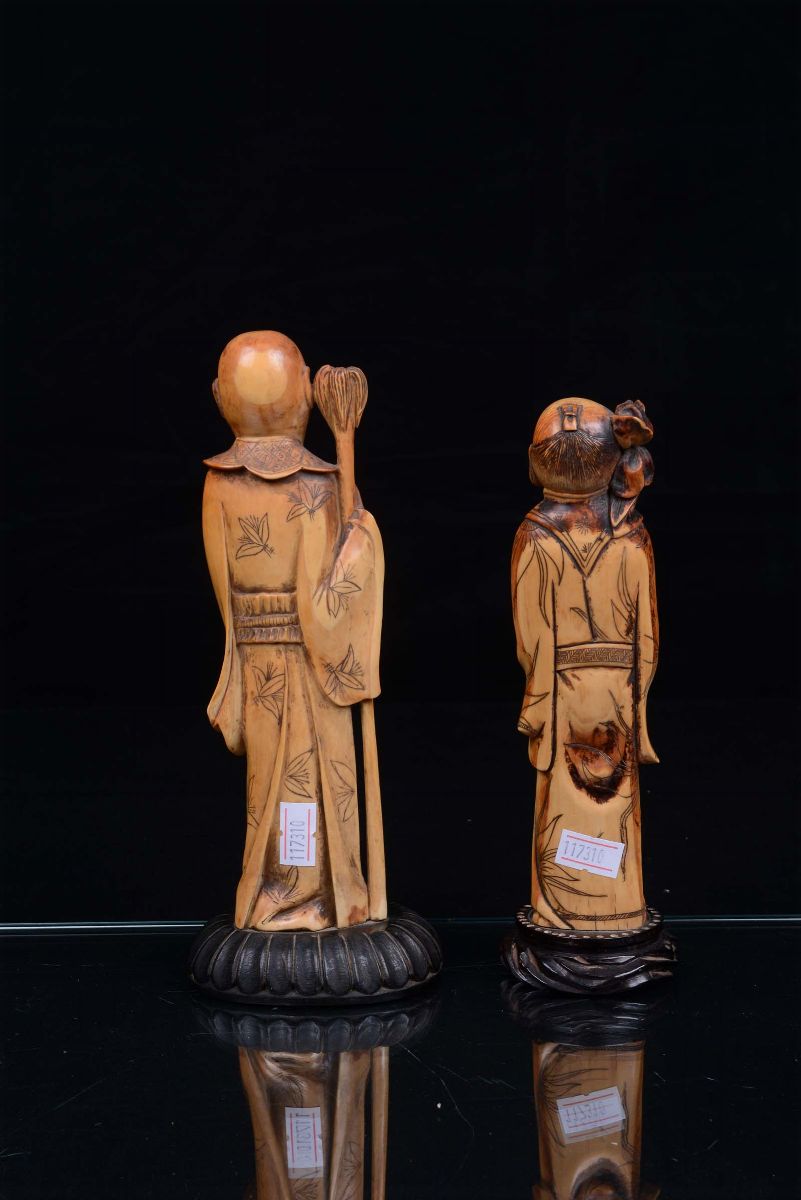 Due Dignitari in Avorio Scolpito, Cina XIX Secolo
