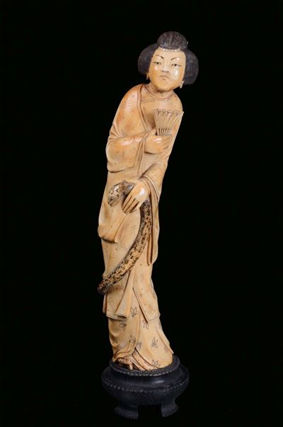 Figura di Guanyin in Avorio Scolpito, Cina, XIX Secolo
