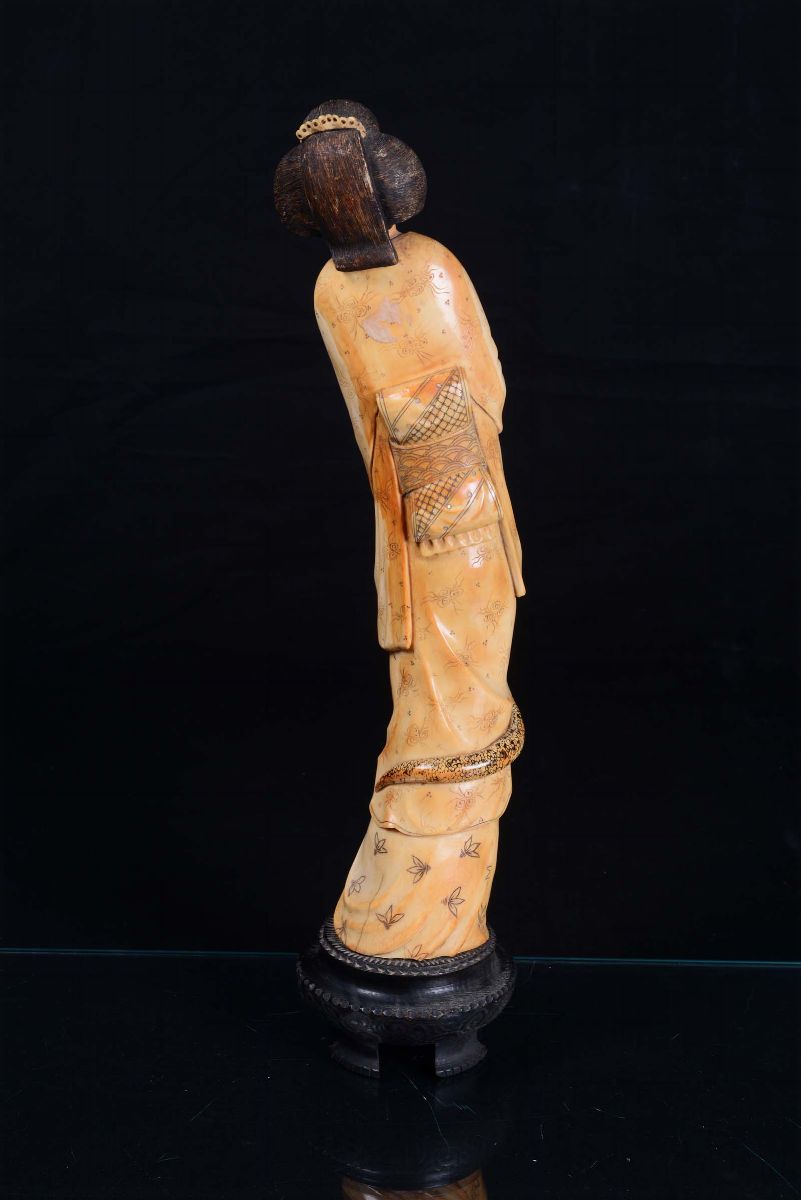 Figura di Guanyin in Avorio Scolpito, Cina, XIX Secolo