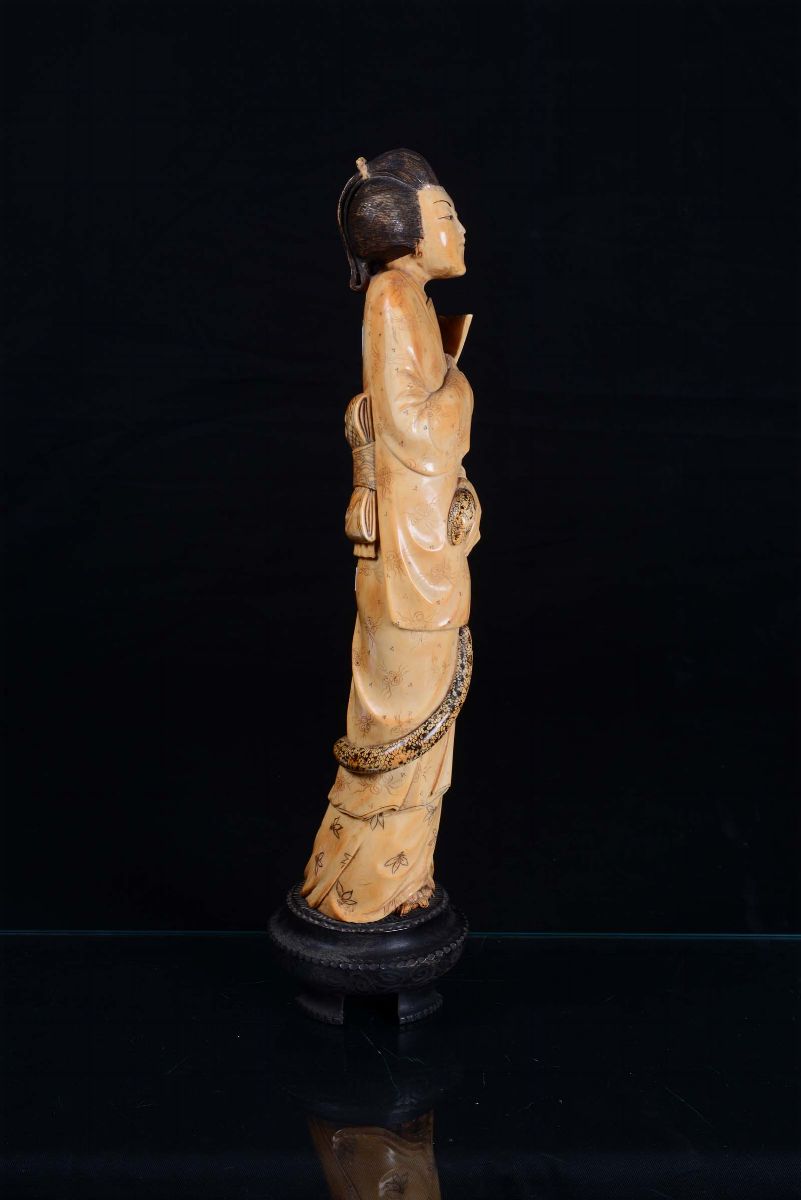 Figura di Guanyin in Avorio Scolpito, Cina, XIX Secolo