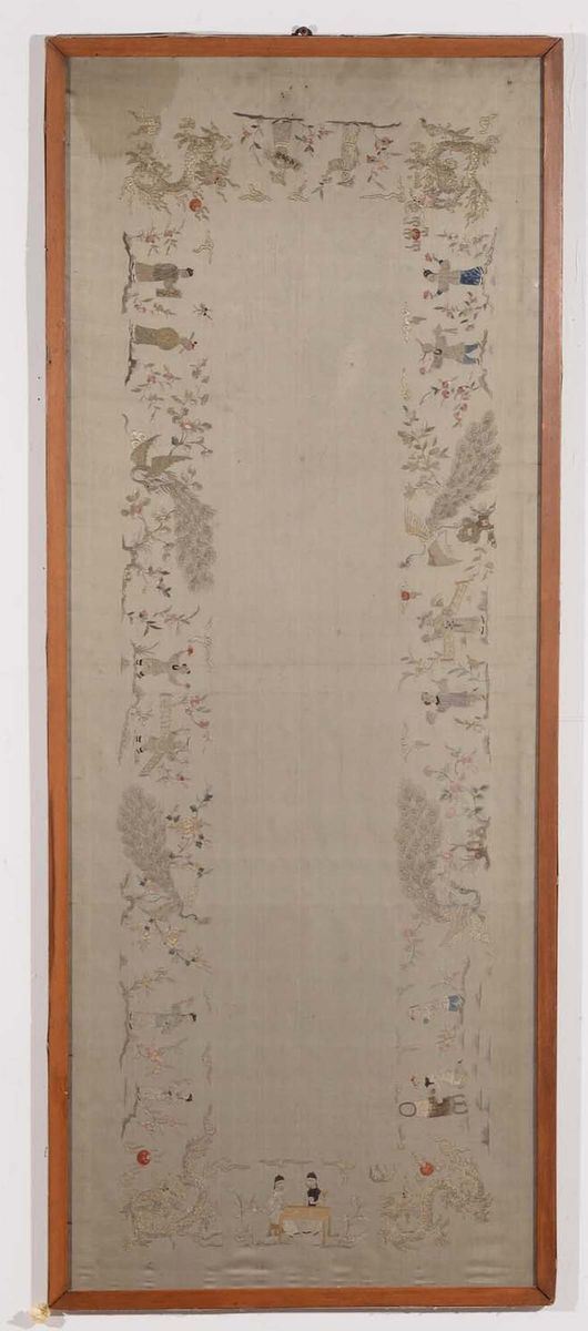 Light blue silk embroidery within case with oriental scene  - Auction Fine Chinese Works of Art - Cambi Casa d'Aste