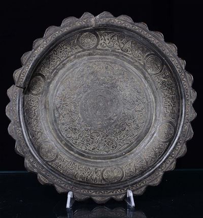 Piatto in Bronzo Lavorato, Cina XX Secolo