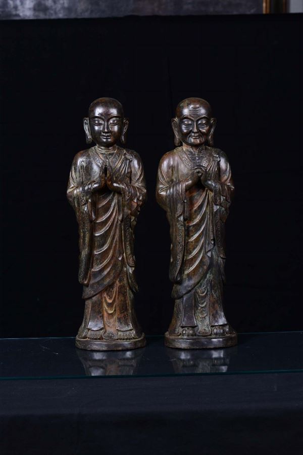 Coppia di figure di Buddha in piedi in bronzo, Cina, XX secolo