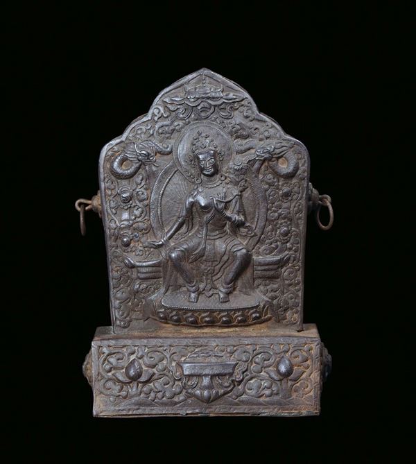 Tabernacolo in ferro brunito e sbalzato, Tibet XVIII secolo