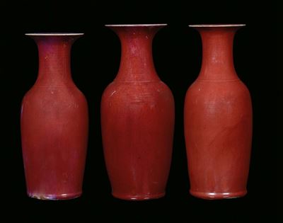Tre Vasi in Ceramica Sangue di Bue, Cina, Dinastia Qing, XIX Secolo