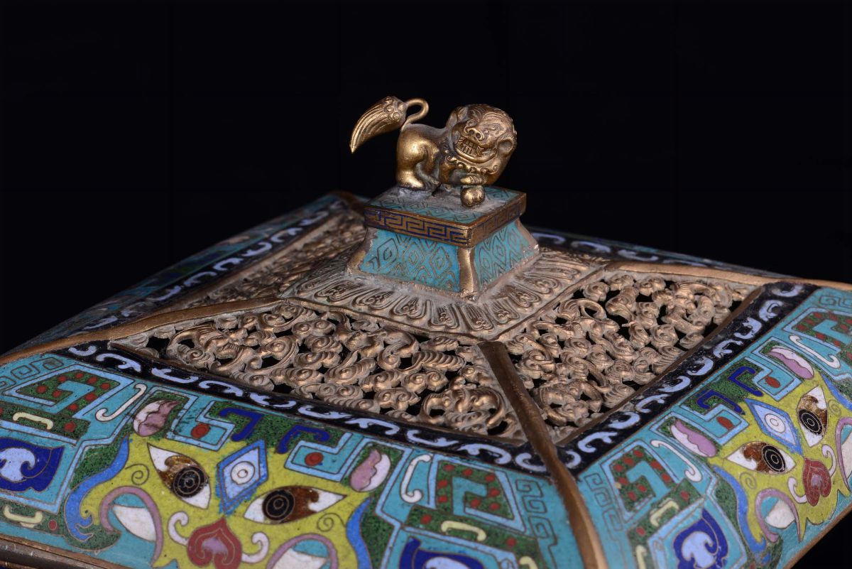 Incensiere Cloisonné con Presa a Cane di Pho in Bronzo Dorato, Cina, Dinastia Qing, XIX Secolo