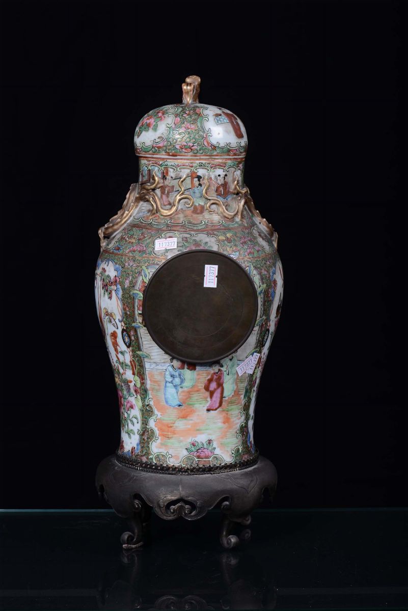 Vaso in Porcellana Canton, Modificato Ad Orologio, Cina XIX Secolo