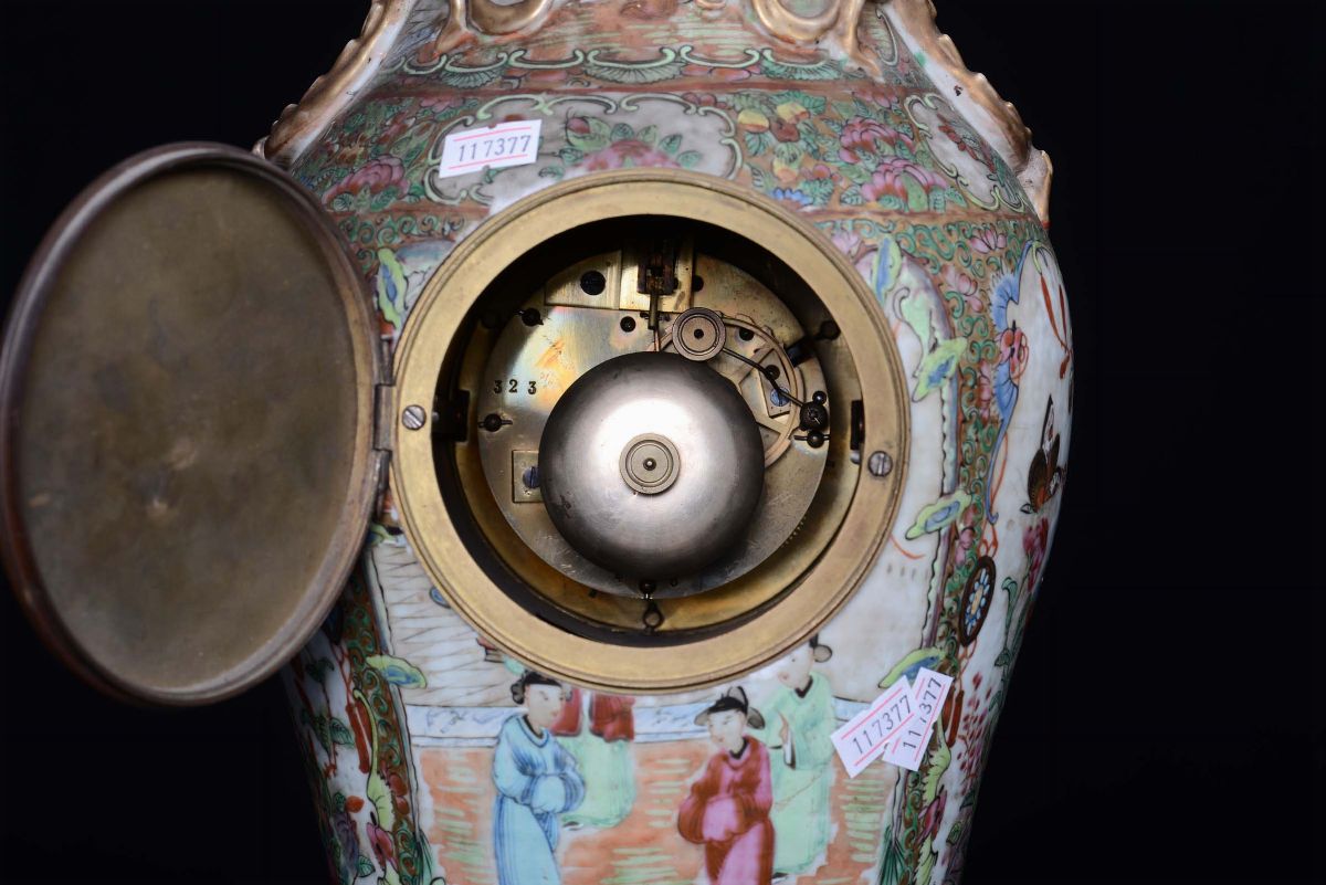 Vaso in Porcellana Canton, Modificato Ad Orologio, Cina XIX Secolo