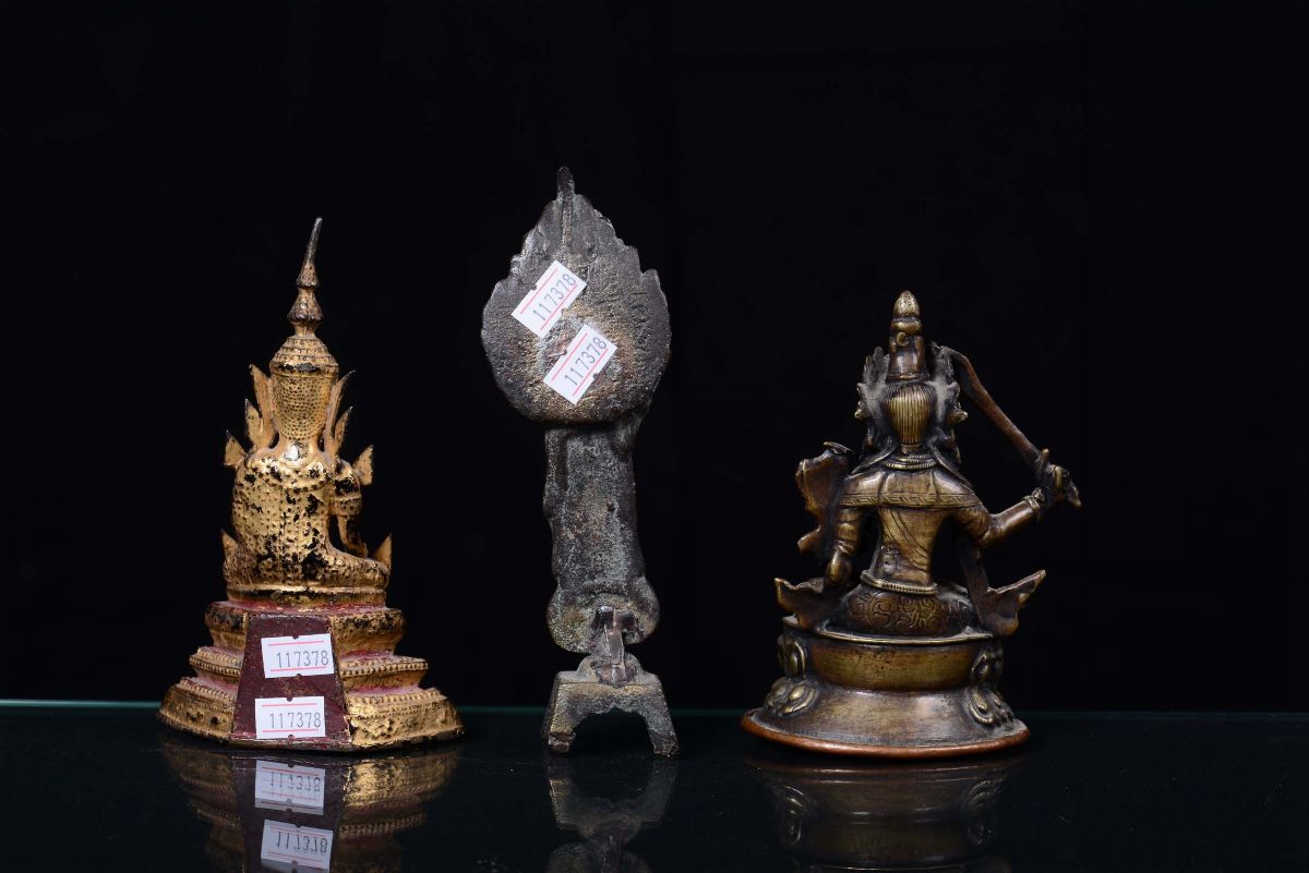 Divinità Orientale e Tre Piccoli Buddha in Bronzo, XIX Secolo