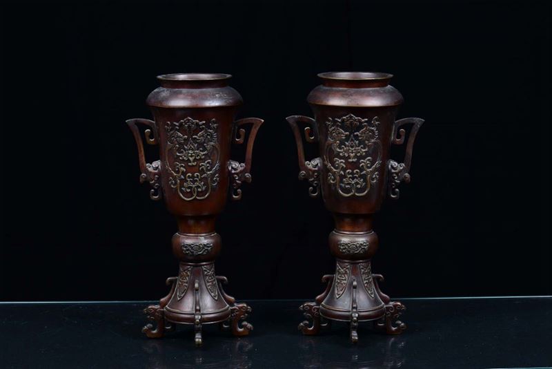 Coppia di vasi ad urna in bronzo brunito, Giappone fine XIX secolo  - Asta Fine Chinese Works of Art - Cambi Casa d'Aste