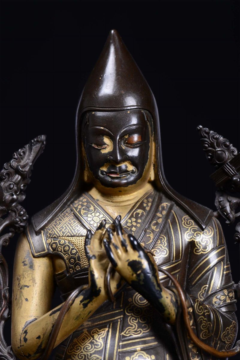 Rara e Fine Scultura in Bronzo Parzialmente Dorato Ad Intarsi in Oro Raffigurante Tsong-khapa, Di...