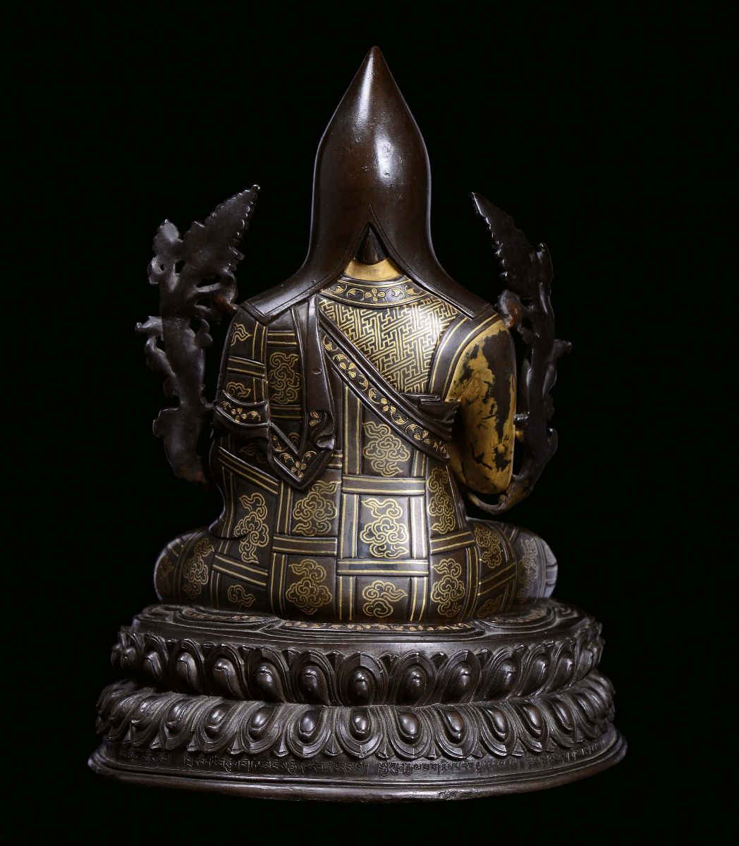Rara e Fine Scultura in Bronzo Parzialmente Dorato Ad Intarsi in Oro Raffigurante Tsong-khapa, Di...