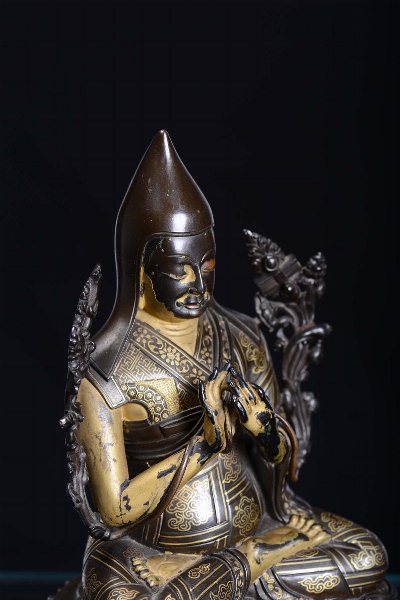 Rara e Fine Scultura in Bronzo Parzialmente Dorato Ad Intarsi in Oro Raffigurante Tsong-khapa, Di...