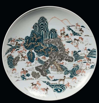 Grande Piatto in Porcellana Cento Cervi con i Colori della Famiglia Verde, Cina, Dinastia Qing, P...