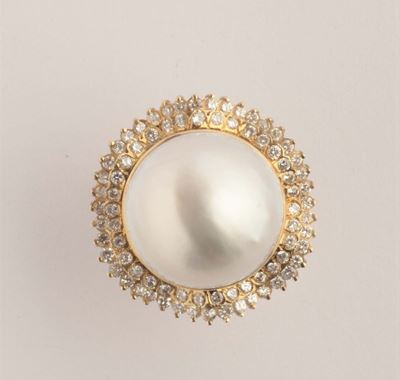 Anello con Grande Perla Mabè e Diamanti