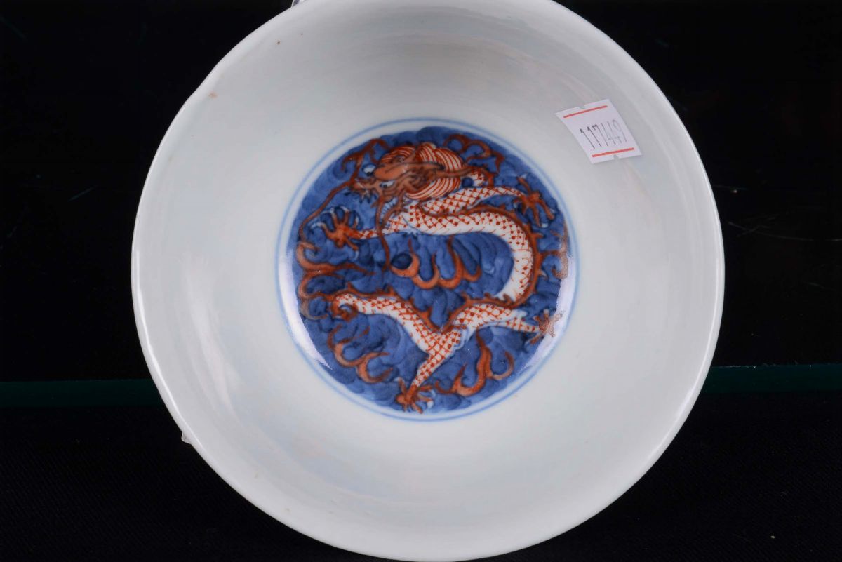 Piccola Ciotola in Porcellana Ducai con Dragoni, Cina, Dinastia Qing, XIX Secolo