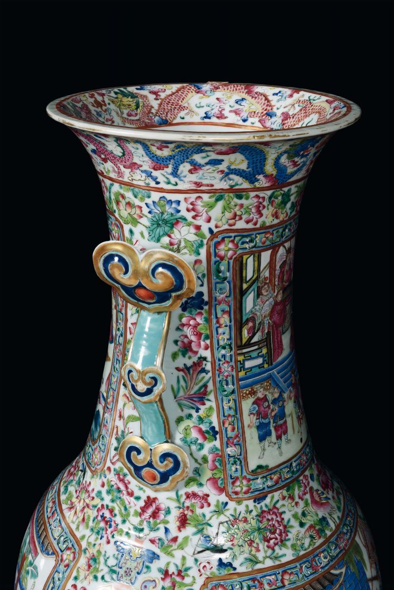Coppia di Grandi e Rari Vasi Monumentali in Porcellana Policroma, Famiglia Rosa, Cina, Dinastia Q...