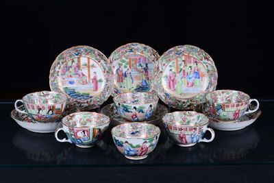 Sei Tazze con Piattini in Porcellana con Decoro Canton, Cina, Dinastia Qing, XIX Secolo