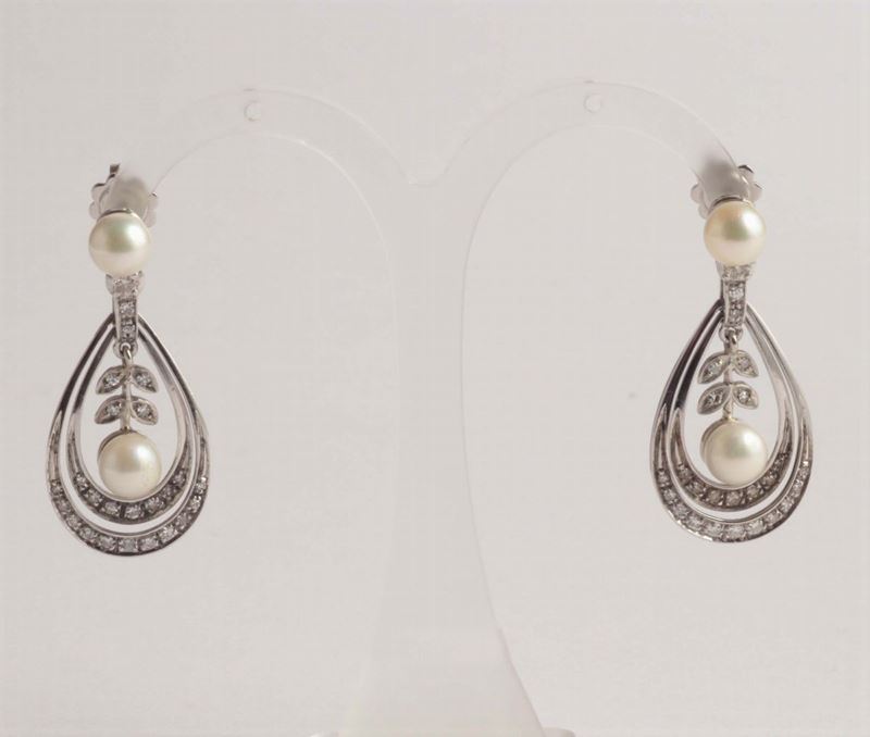 A pair of pearl and diamond pendent earrings  - Auction Silver, Ancient and Contemporary Jewels - Cambi Casa d'Aste