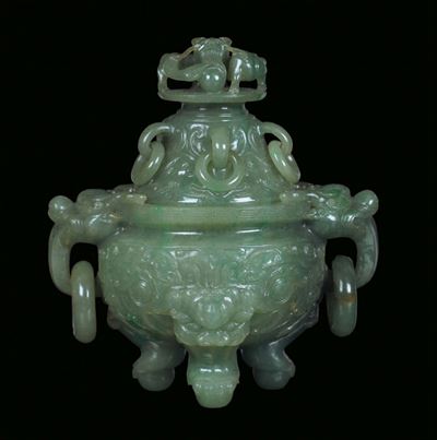 Importante Incensiere in Giadeite Verde Finemente Inciso, Cina, Dinastia Qing, XIX Secolo