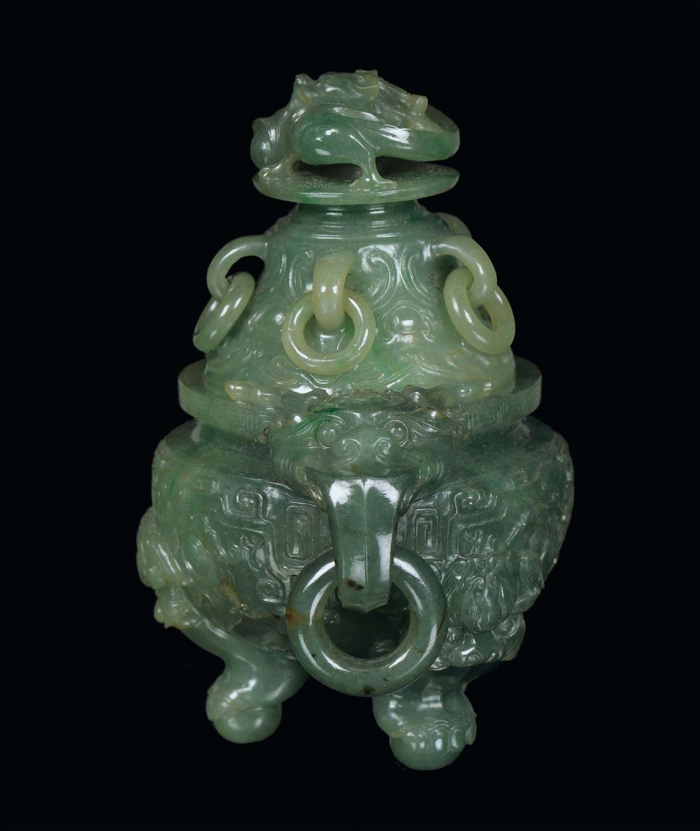 Importante Incensiere in Giadeite Verde Finemente Inciso, Cina, Dinastia Qing, XIX Secolo