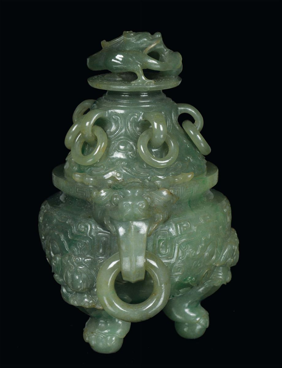 Importante Incensiere in Giadeite Verde Finemente Inciso, Cina, Dinastia Qing, XIX Secolo