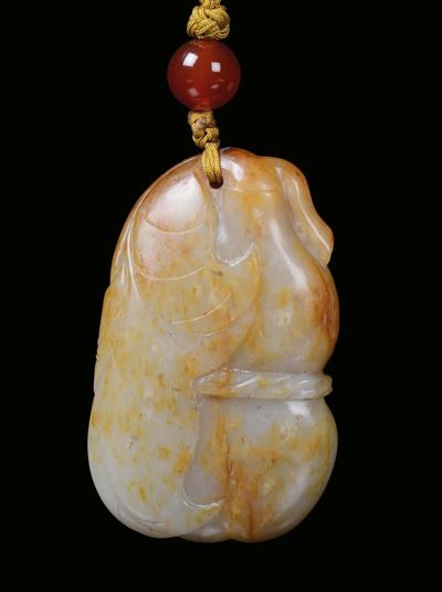 Piccolo Pendente in Giada e Russet a Forma di Zucca, Cina, Dinastia Qing, XVIII Secolo