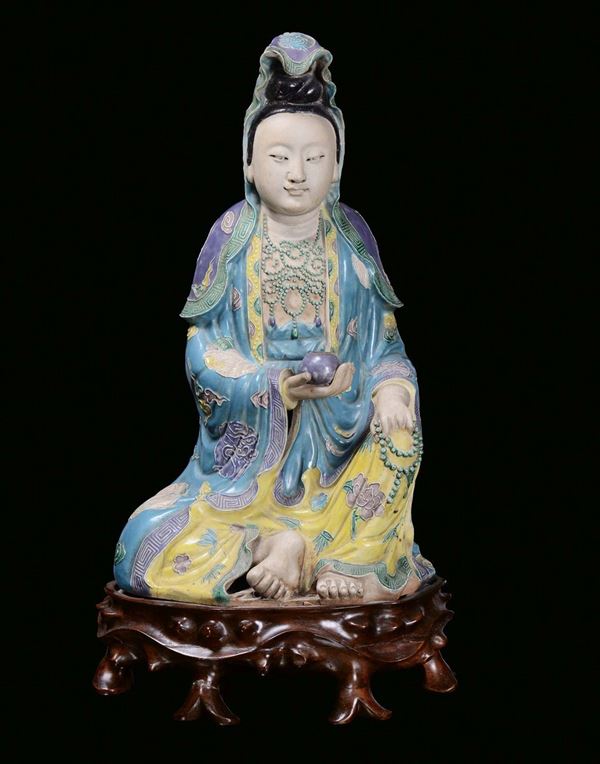 A large polychrome porcelain Guanyin in the colours of the Famille Verte, China, Qing Dynasty, 19th century