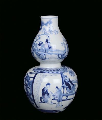 Vaso in Porcellana Bianca e Blu a Doppia Zucca con Figure, Cina XIX Secolo