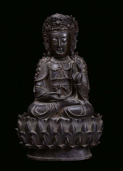 Buddha in Bronzo a Patina Scura, Cina, Dinastia Ming, XVII Secolo