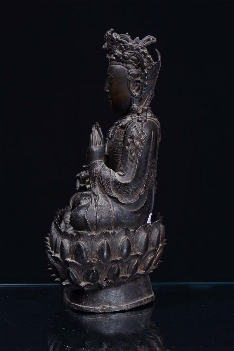 Buddha in Bronzo a Patina Scura, Cina, Dinastia Ming, XVII Secolo