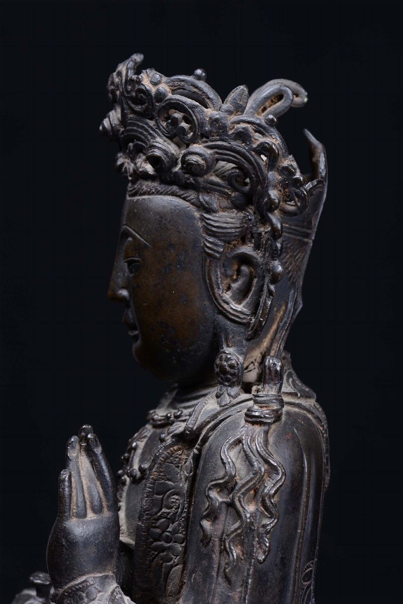 Buddha in Bronzo a Patina Scura, Cina, Dinastia Ming, XVII Secolo