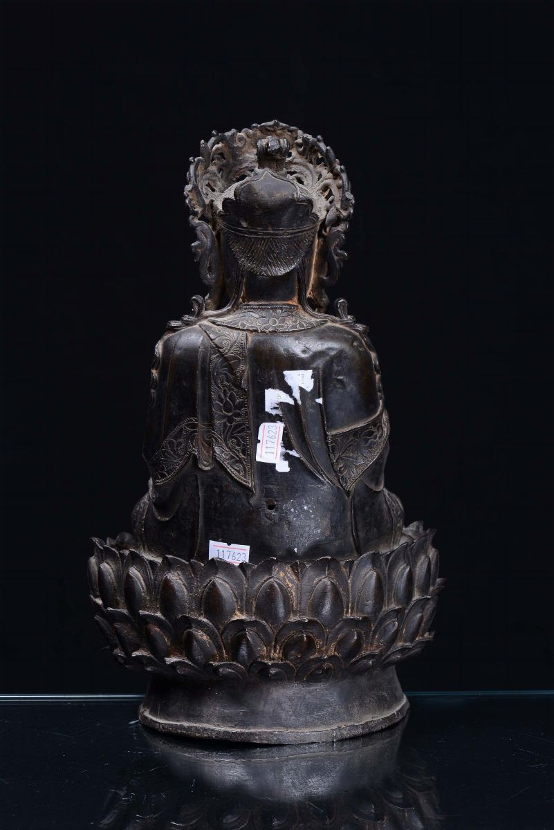 Buddha in Bronzo a Patina Scura, Cina, Dinastia Ming, XVII Secolo