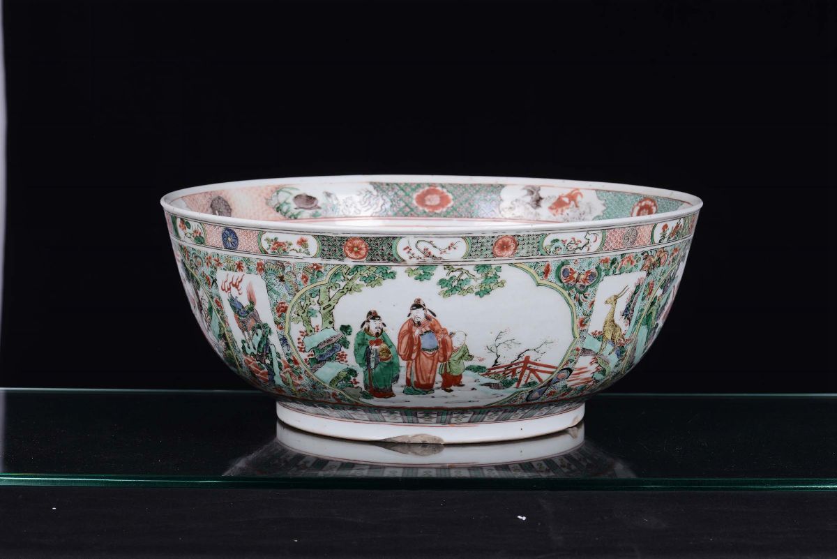 Grande Ciotola in Porcellana Famiglia Verde con Personaggi, Cina, Dinastia Qing, Epoca Kangxi (16...