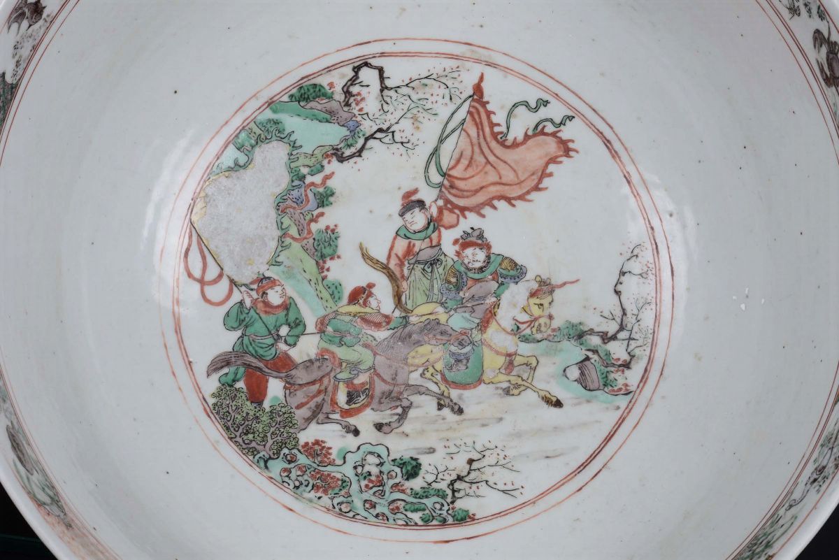 Grande Ciotola in Porcellana Famiglia Verde con Personaggi, Cina, Dinastia Qing, Epoca Kangxi (16...