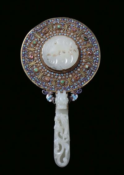 Specchietto con Montature in Argento Dorato con Smalti e Pietre Dure, Manico e Rosone in Giada Bi...