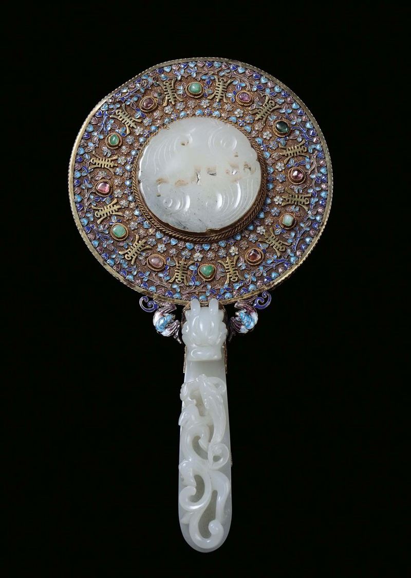 A small mirror with gilt silver frames with enamels and gems, handle and rosettes in white jade with dragon motives, China, 19th century  - Auction Fine Chinese Works of Art - Cambi Casa d'Aste