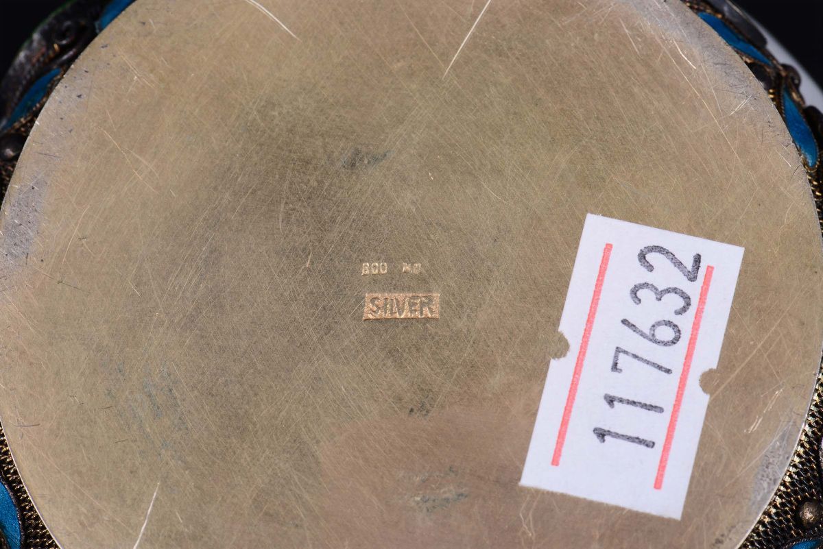 Scatolina in Argento, Smalti e Pietre Dure e Anelli in Giada Bianca, Cina, Dinastia Qing, XIX Sec...