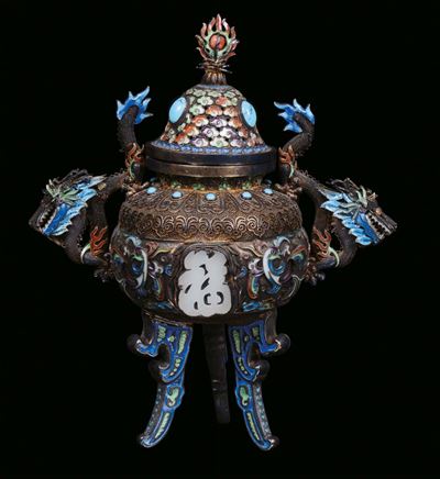 Incensiere in Argento Smalto e Filigrana con Applicazioni di Pietre Dure e Giade, Cina, Dinastia ...