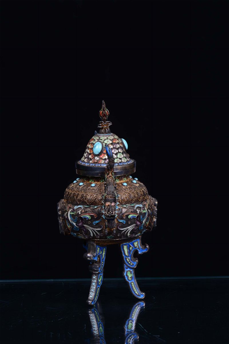 Incensiere in Argento Smalto e Filigrana con Applicazioni di Pietre Dure e Giade, Cina, Dinastia ...