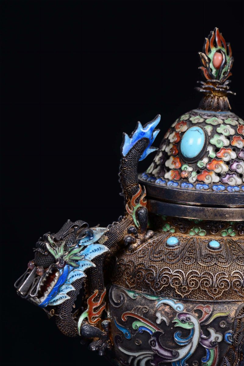 Incensiere in Argento Smalto e Filigrana con Applicazioni di Pietre Dure e Giade, Cina, Dinastia ...